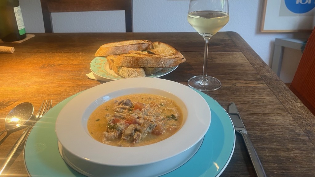 Pilzsuppe mit Kaninchenfleisch