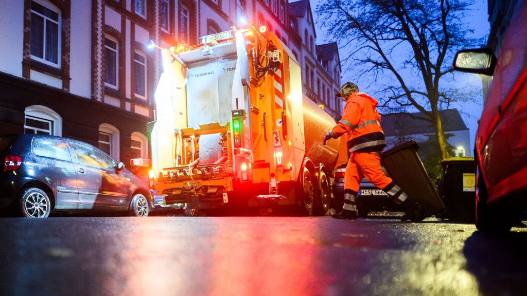 Foto: Müllabfuhr in den dunklen Morgenstunden