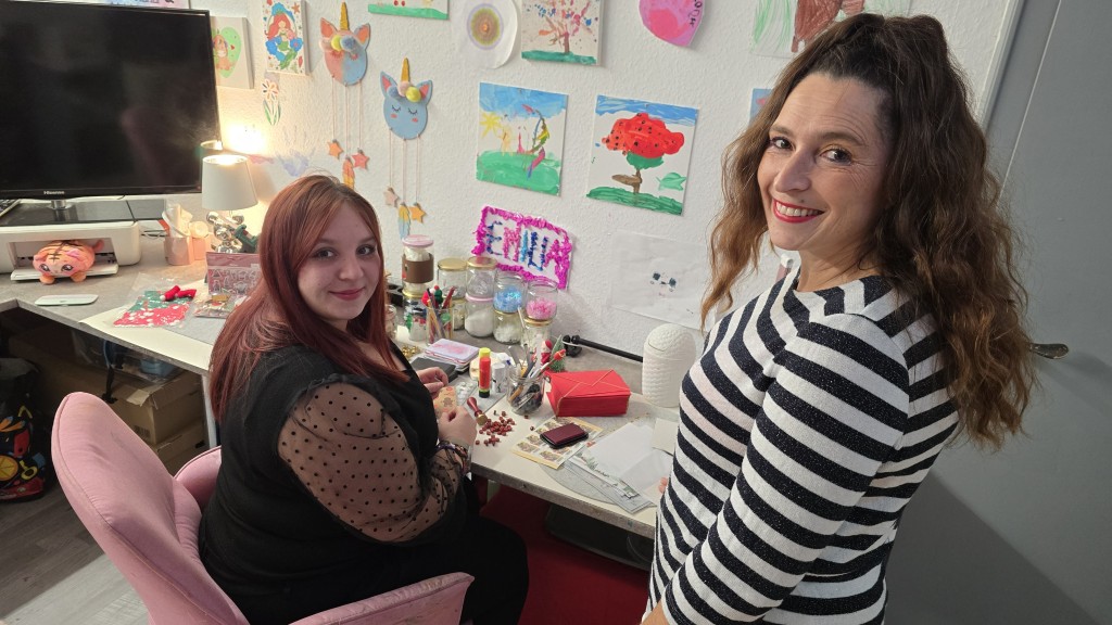 Francesca und Simone im Weihnachts-Brief-Stübchen in Schmelz-Primsweiler