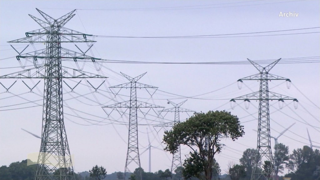 Foto: Strommasten in der Landschaft