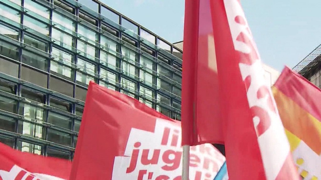 Fahnen der Linksjugend