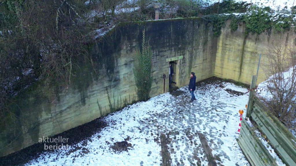 Foto: Vor dem Bunker Sinz