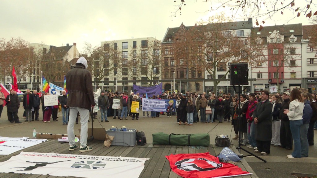Foto: Schulstreik gegen Wehdienst auf dem Landwehrplatz