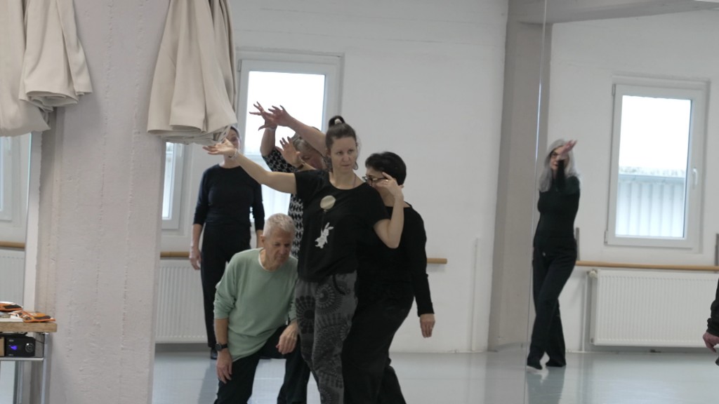 Foto: Männer und Frauen beim Tanzen