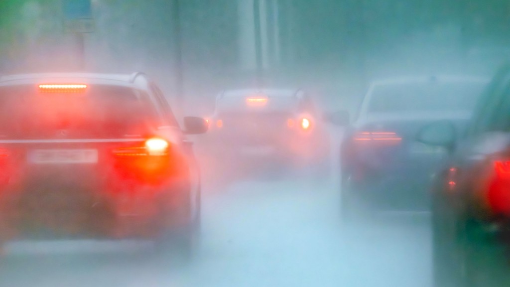 Foto: Schlechte Sicht durch starken Regen im Straßenverkehr