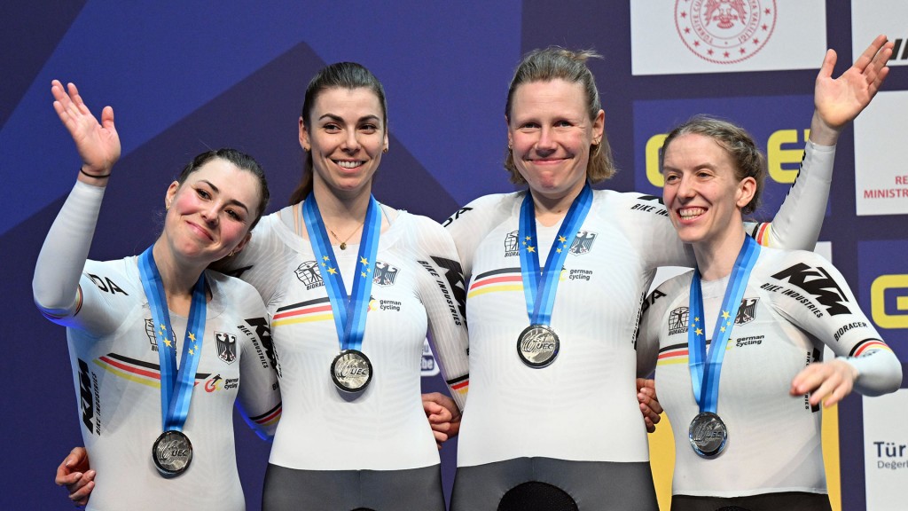 Lisa Klein, Mieke Kloger, Laura Süßemilch und Franziska Brausse feiern ihren Erfolg im Konya-Velodrom, European Championships Elite Women Track; Giornata, Februar 2026