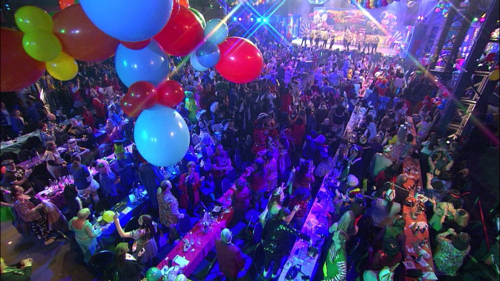 Foto: Saal mit Faschingsveranstaltung