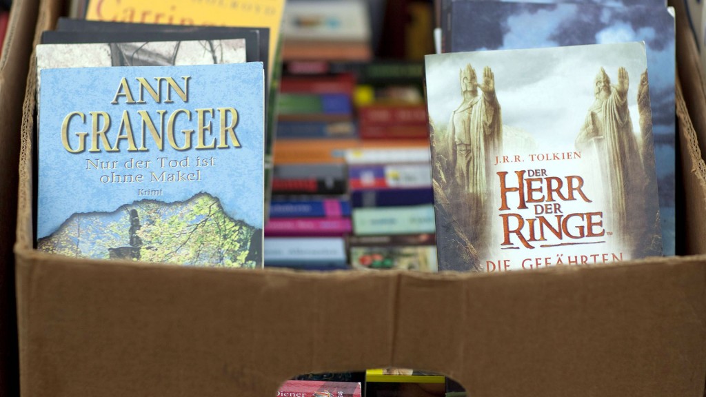 Ein „Herr der Ringe“-Buch in einer Bücherkiste