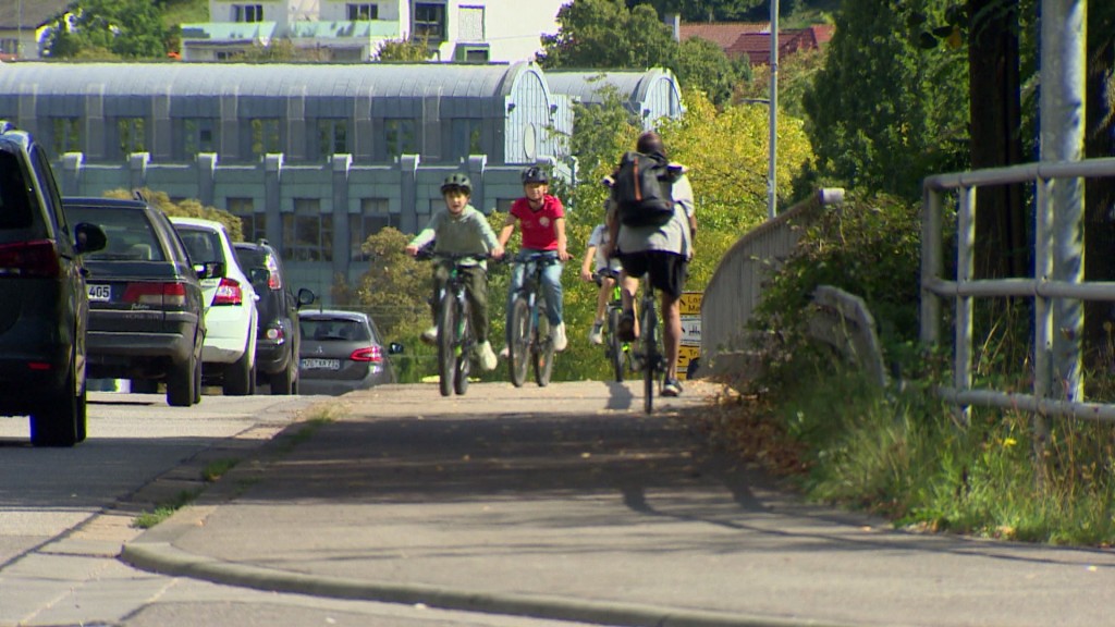 Verkehr auf der Hilbringer Brücke in Merzig
