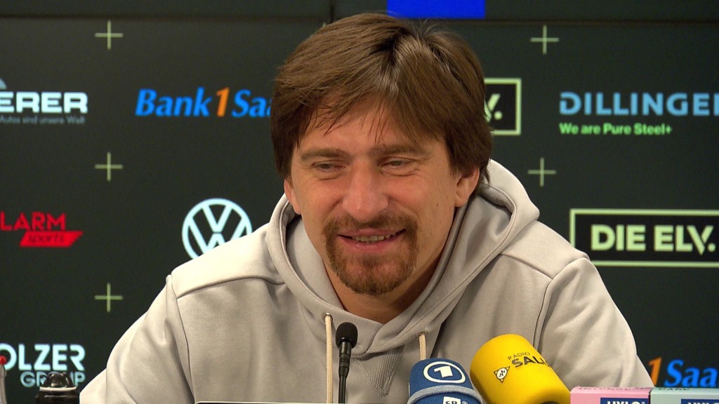 Foto: Trainer der SV Elversberg bei Pressekonferenz