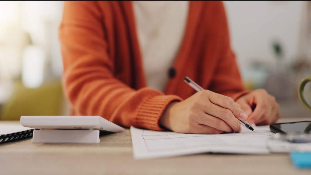 Eine Frau bei der Büroarbeit