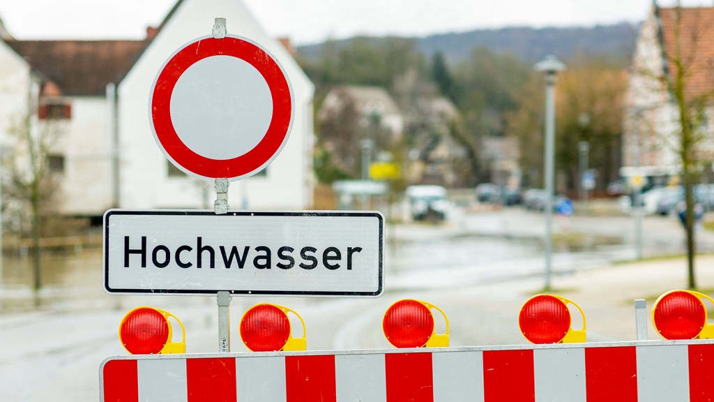 Absperrung wegen Hochwasser