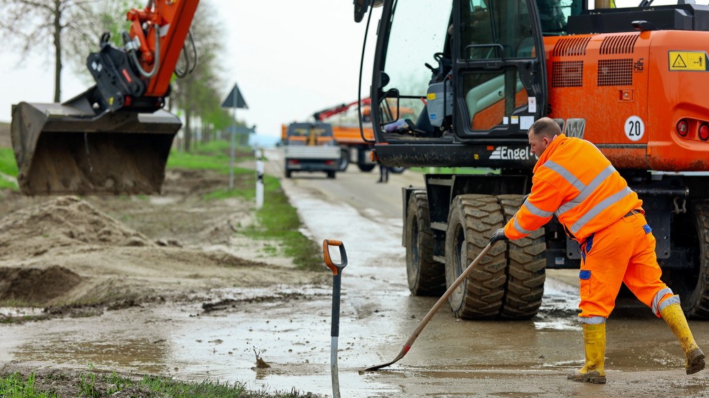 Foto: Arbeiter an einer Straßenbaustelle