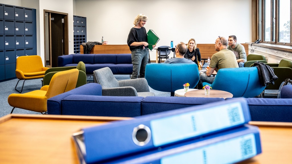 Foto: Lehrer im Lehrerzimmer