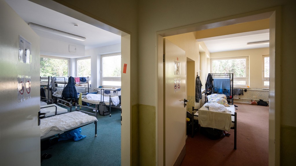 Betten in einer Notunterkunft für Wohnungs- und Obdachlose