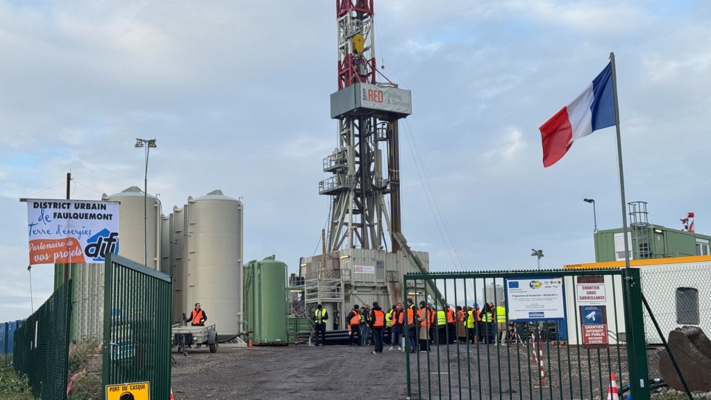 Foto: Treffen auf dem Probebohrungsgelände Weißer Wasserstoff bei Pontpierre 