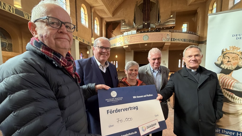 Übergabe Fördervertrag in der Christkönig-Kirche Saarbrücken