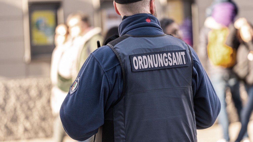 Foto: Ordnungsamt-Mitarbeiter im Dienst