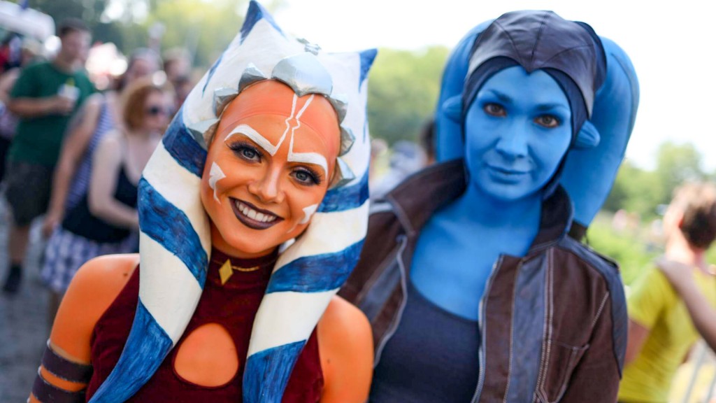 Verkleidete Besucherinnen des Fantasie- und Rollenspieler Kongres, FaRK in Landsweiler-Reden