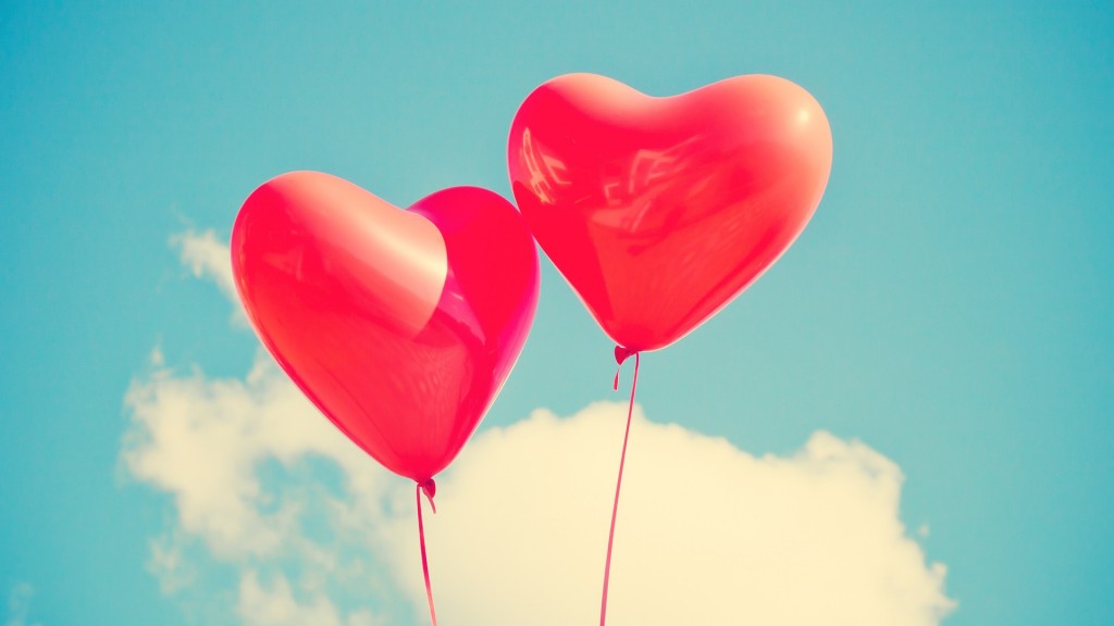 Zwei Luftballons in Herzform
