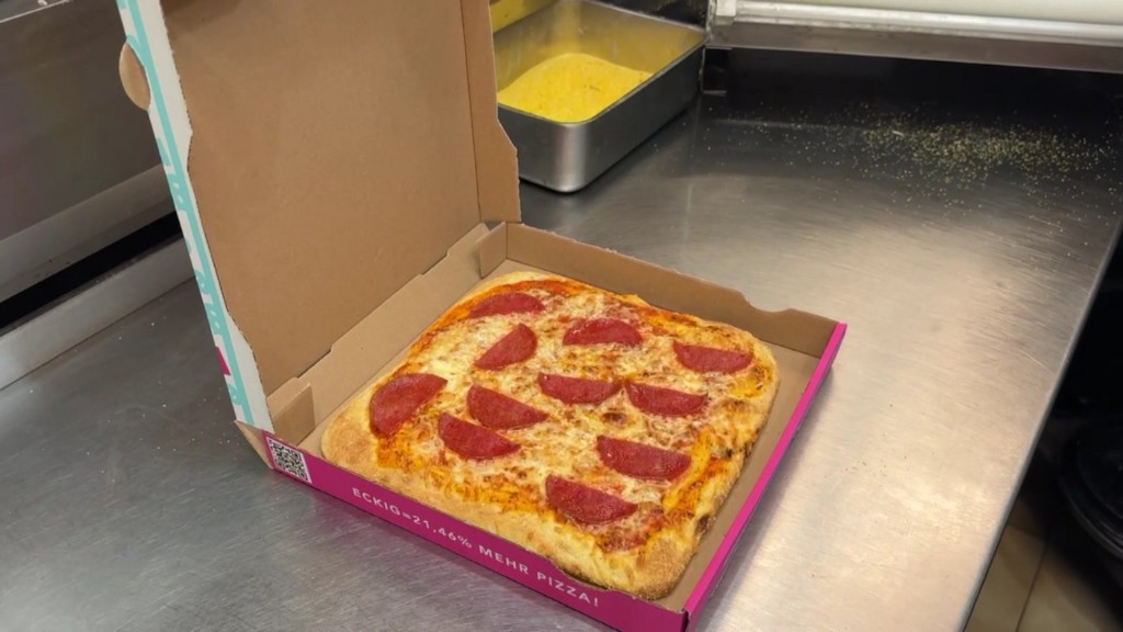 Foto: Pizza in einem Pappkarton