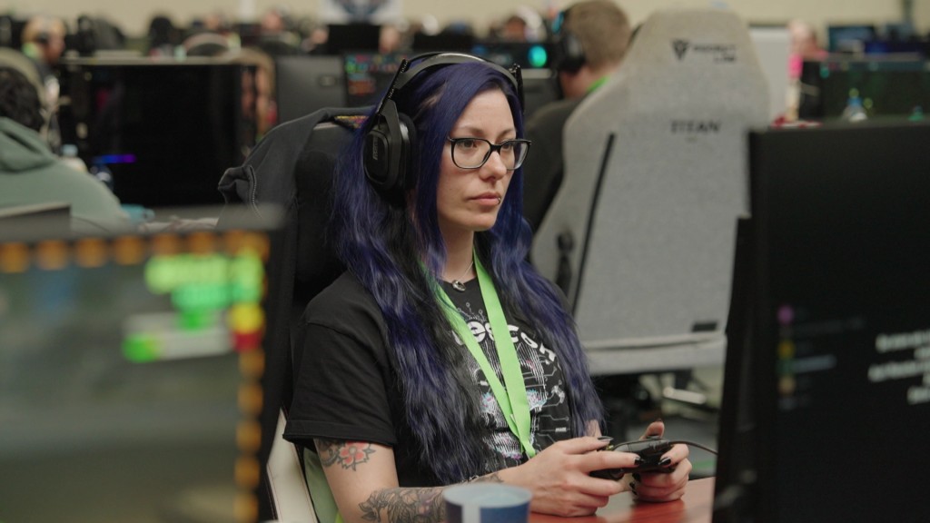 Foto: Gamerin auf einer LAN-Party