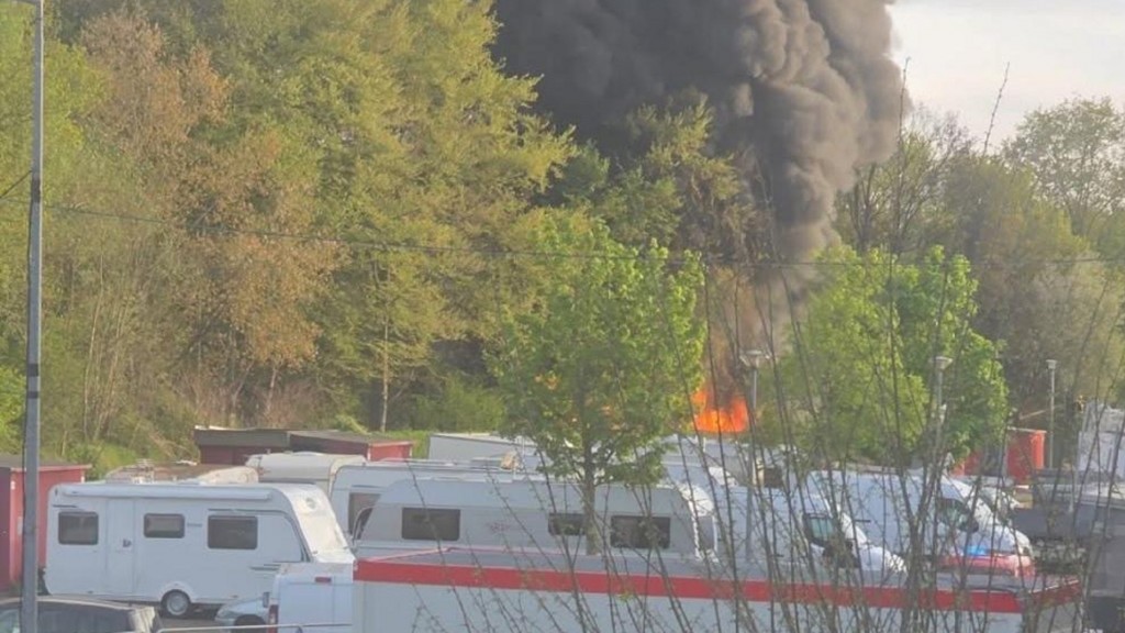 Großbrand in Stiring-Wendel mit starker Rauchentwicklung 