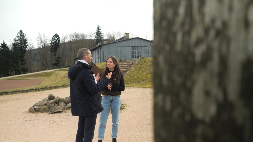 Foto: Reporterin im KZ Natzweiler-Struthof