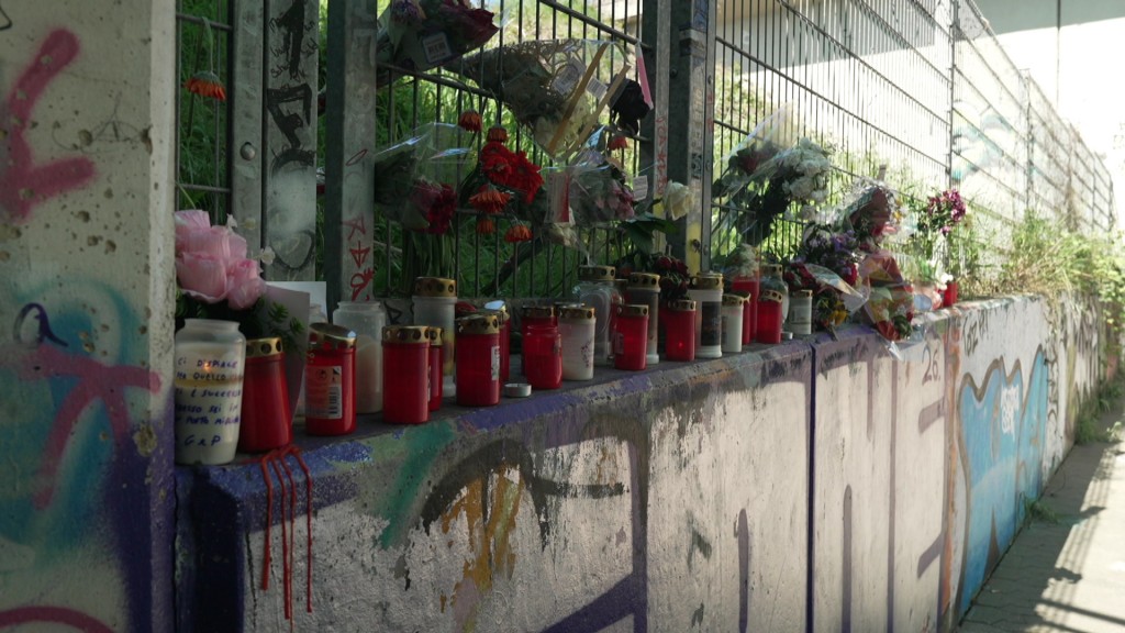 Foto: Trauerkerzen an Unterführung in Völklingen