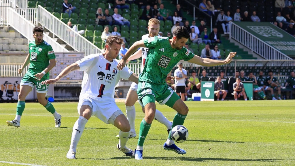 Foto: Spielszene zwischen dem FC Homburg und der SG Barockstadt Fulda-Lehnerz