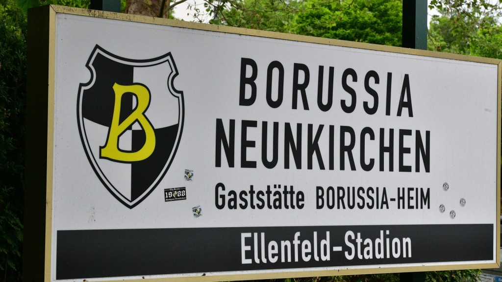 Foto: Fußballverein Borussia Neunkirchen. Schild vor dem Ellenfeldstadion