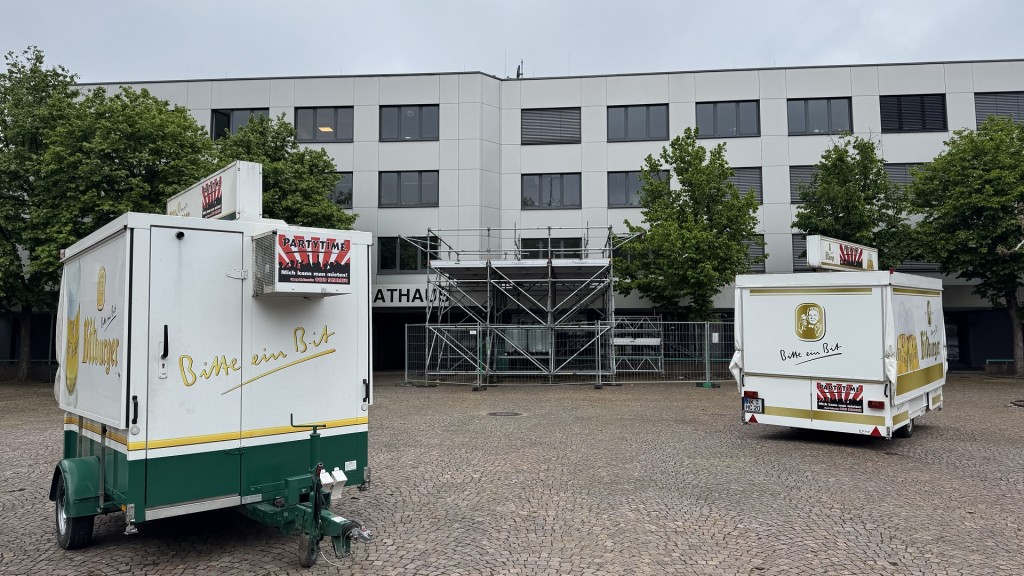 Das Rathaus in Elversberg vor der Aufstiegfeier