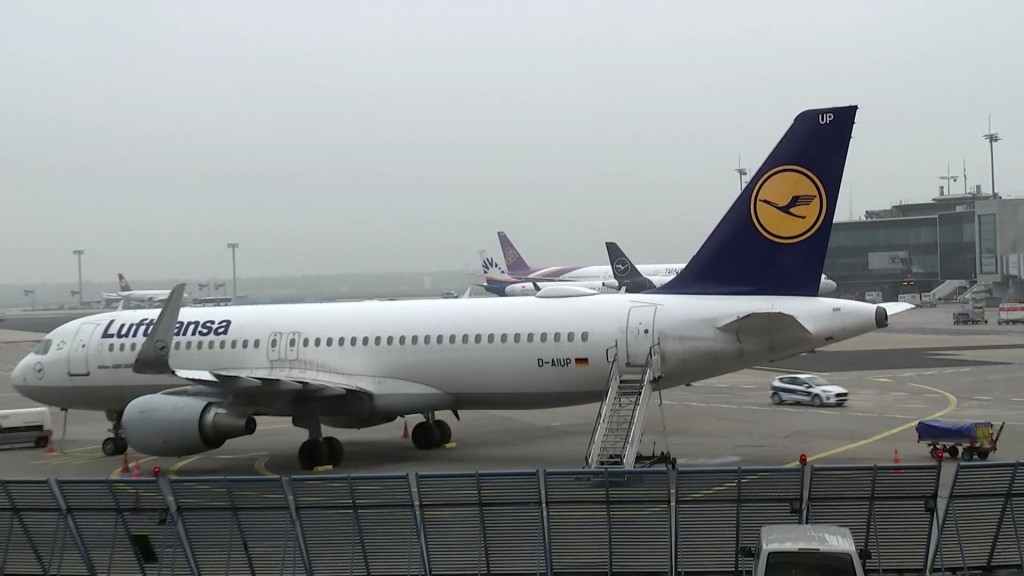 Foto: Lufthansa-Maschine am Flughafen