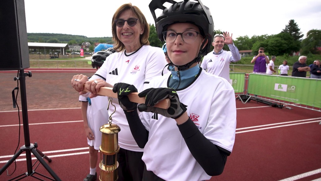 Foto: Die Flamme der Nationalen Spiele der Special Olympics kommt im Saarland an.