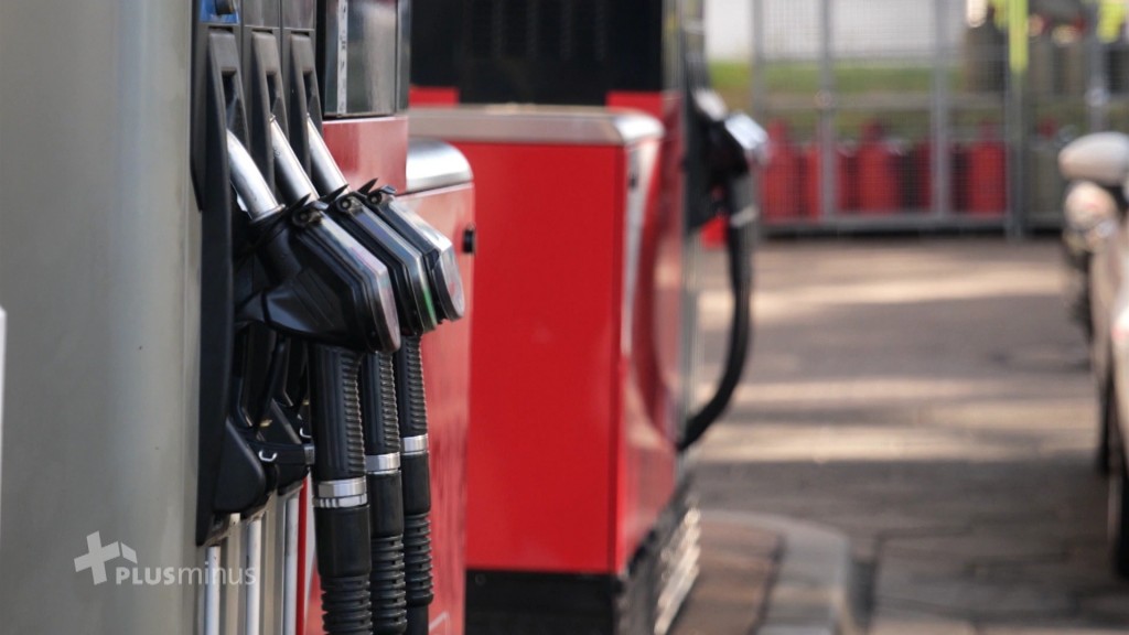 Foto: Zapfsäulen an einer Tankstelle