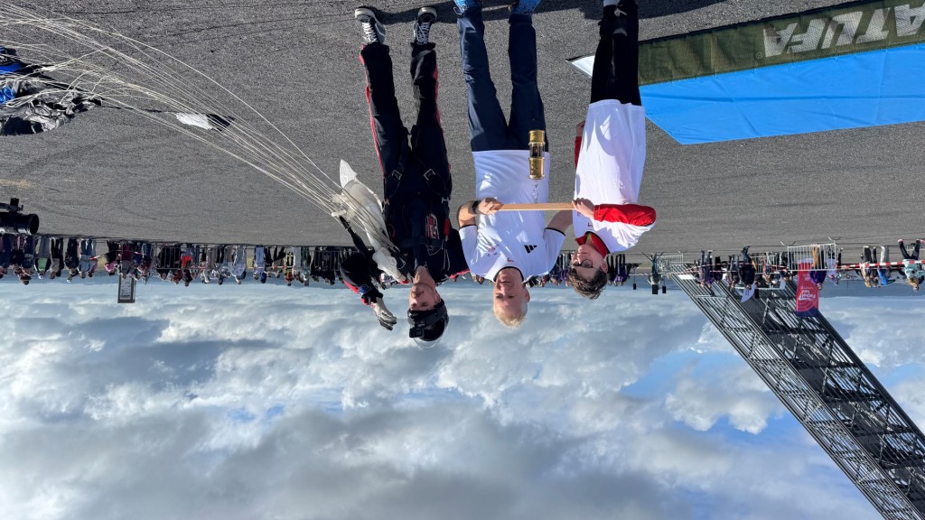 Fallschirmspringer Nils Kammer nach dem Sprung