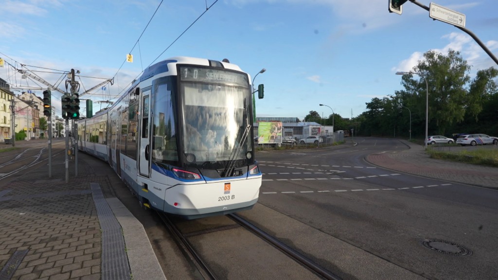 Foto: Erster Saarbahn-Zug startet Testbetrieb