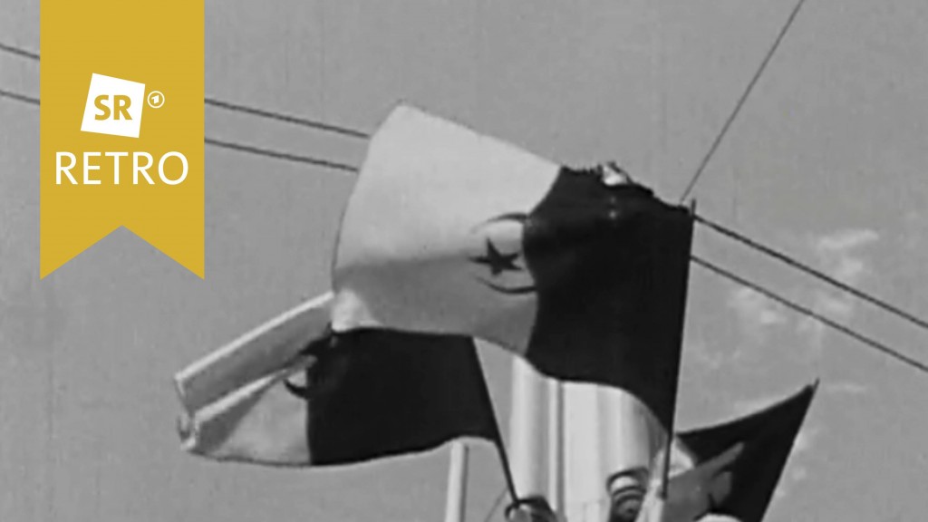 Drei Flaggen von Algerien an einem Mast