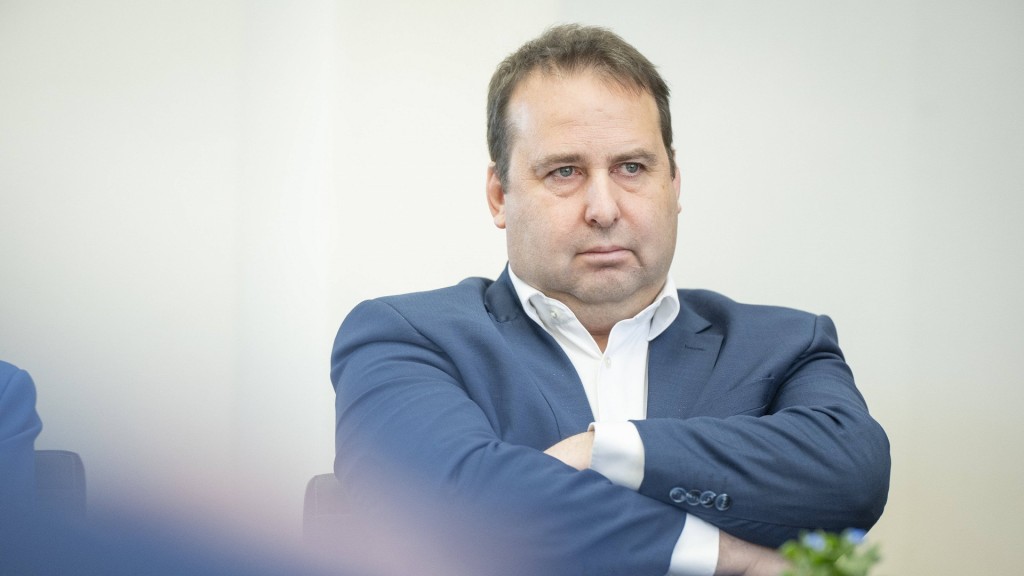 Gesundheitsminister Magnus Jung (SPD) während einer Landtagssitzung