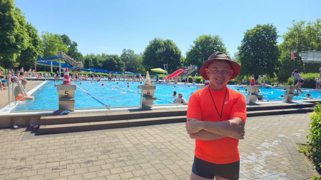 Schwimmlehrer Holger im Saarwellinger Freibad