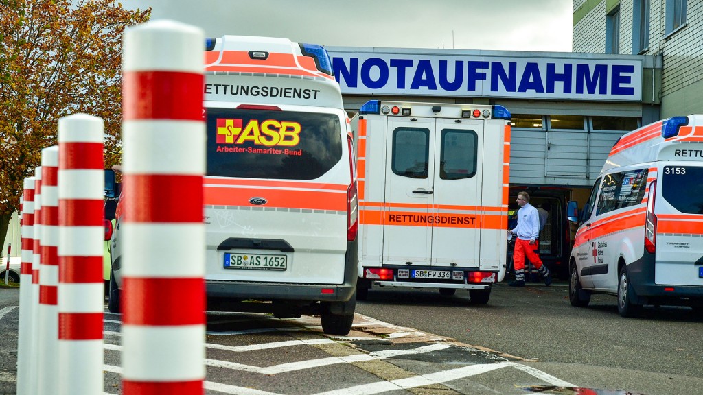 Einfahrt zur Notaufnahme des Klinikums Saarbrücken auf dem Winterberg