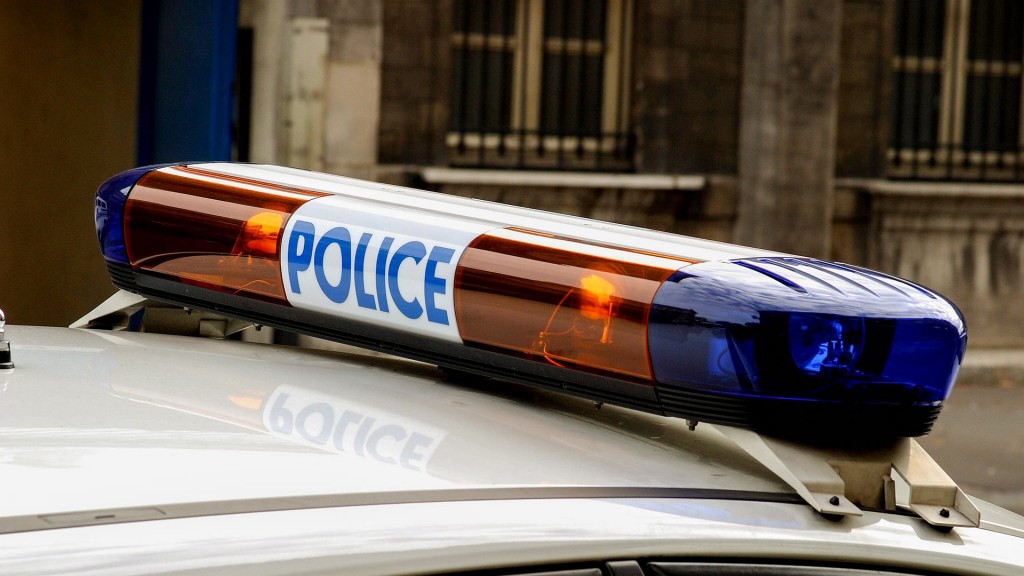 Foto: Blaulicht eines französischen Polizeiwagens