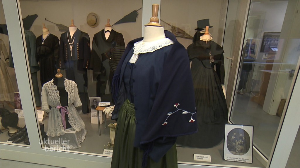Foto: Ausgestellte Trachten im Museum Nohfelden.
