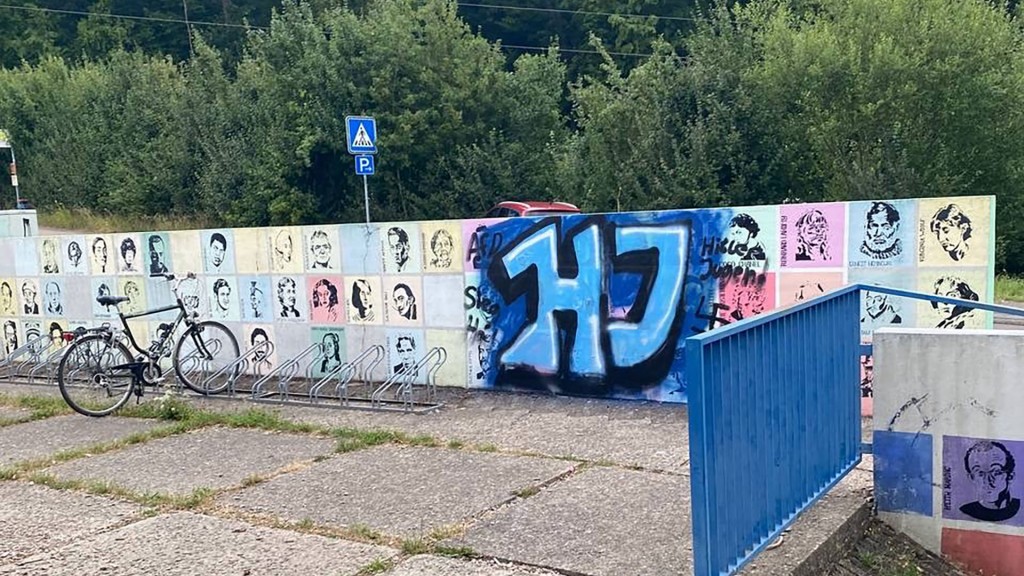 Foto: Schmierereien an der Montessori-Schule in Friedrichsthal