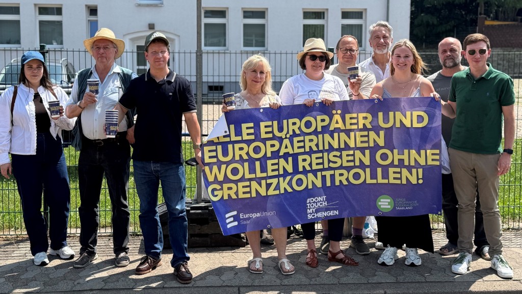 Aktion der Europa Union Saar an der Goldenen Bremm gegen Grenzkontrollen im Juni 2025