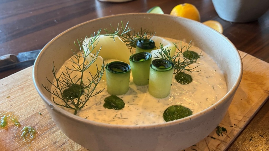 Gurkenkaltschale mit Fenchel
