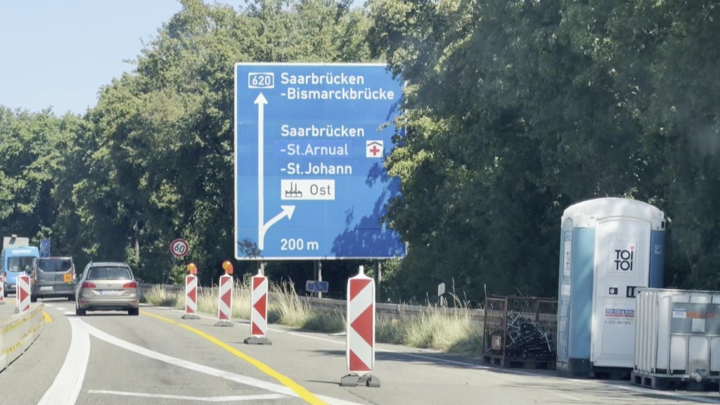 Foto: Autobahnabfahrt in Saarbrücken St-Arnual