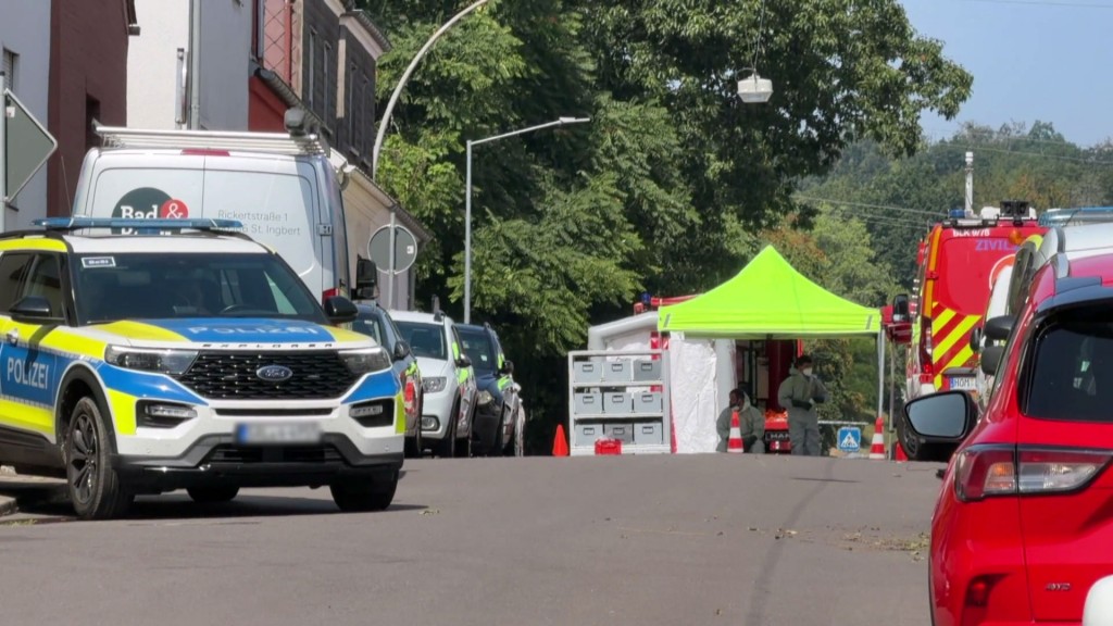 Feuerwehr- und Polizei bei einem Einsatz in St. Ingbert wegen radioaktiven Materials