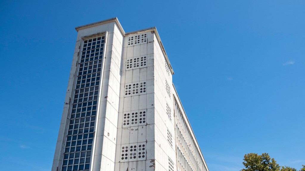 Foto: Das leerstehende Pingusson-Gebäude in Saarbrücken