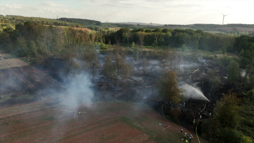 Feuerwehrleute in Eppelborn im einsatz